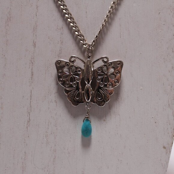 Vintage Sterling Silver Butterfly and Sterling Silver Link Chain - Picture 5 of 13
